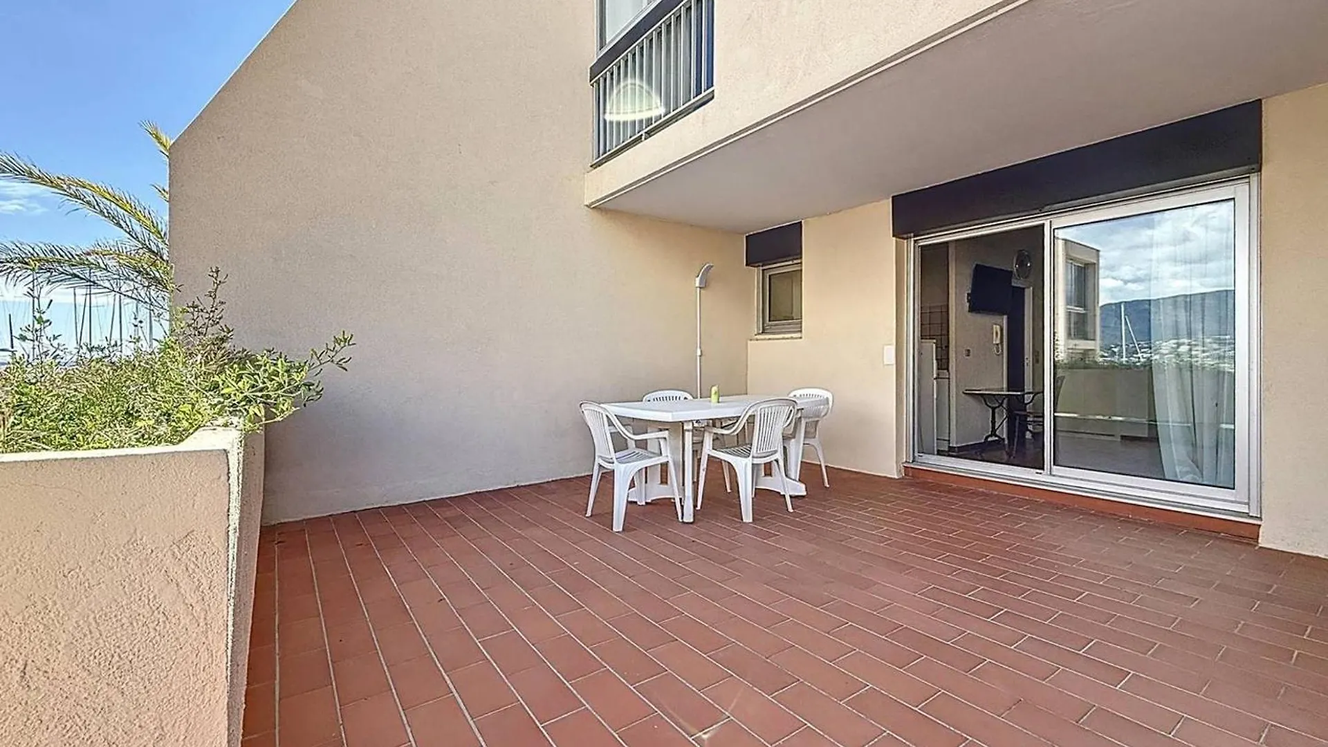 Studio Climatise Avec Grande Terrasse A Bormes - Fr-1-610-109
